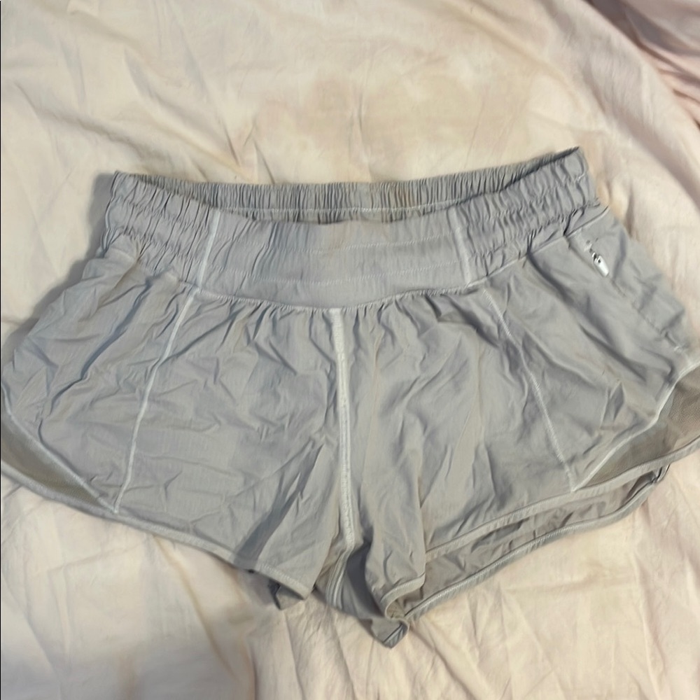 Lululemon hotty hot 2.5 inch size 2 rhino grey